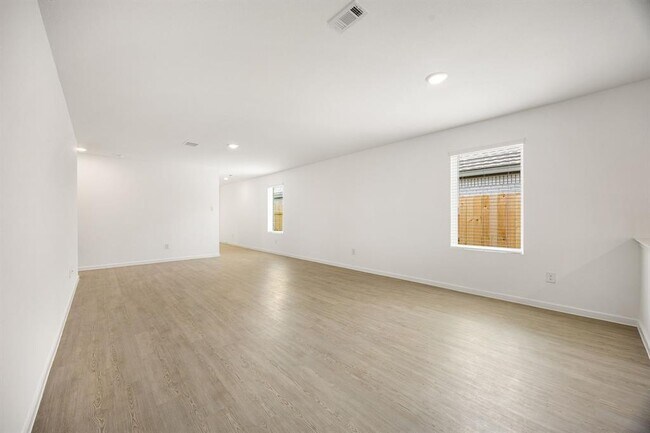 Building Photo - 27418 Sweetwater Bay Dr