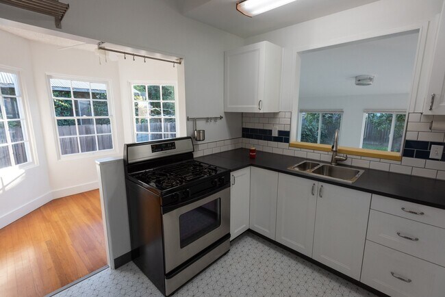 Building Photo - Newly remodeled 3 bedroom 1.5 Bath