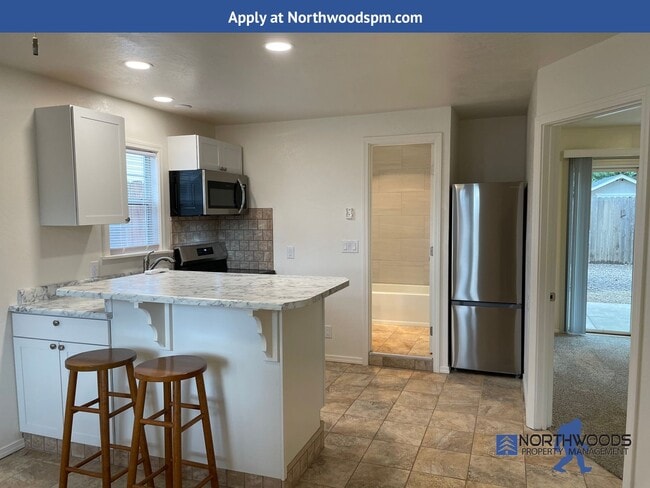 Building Photo - Newly Renovated 2 Bedroom 1 Bath Home Central Point