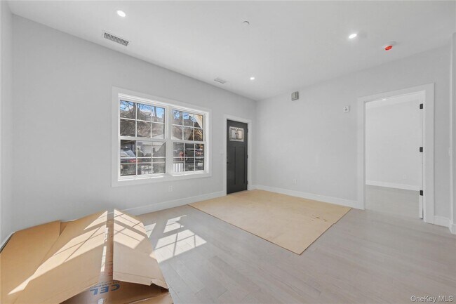 Building Photo - 10 Market St