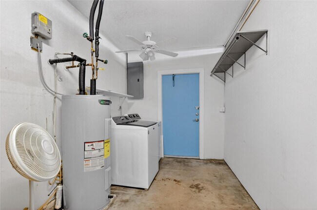 Building Photo - 111 SE 14th Pl