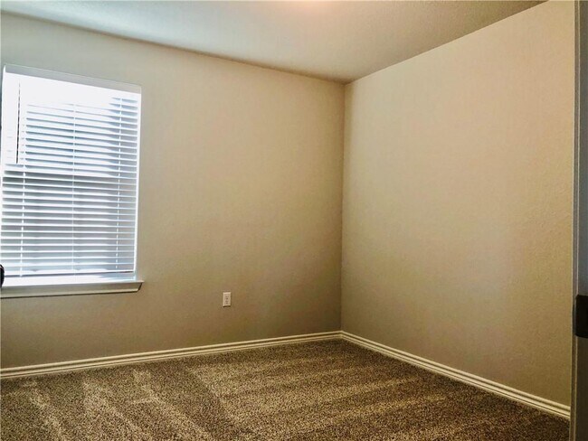 Building Photo - 1323 Ambler Dr