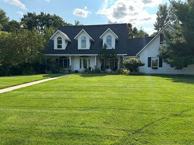 Building Photo - Five Bedroom Home on Almost Two Acres!