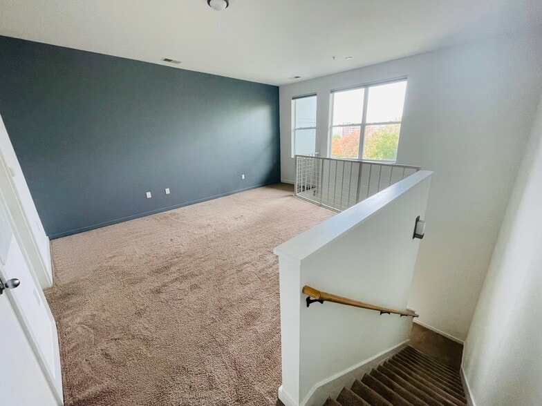 Upper floor - 506 N Mangum St