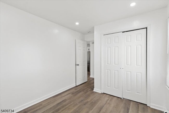 Building Photo - 17 Holsman St