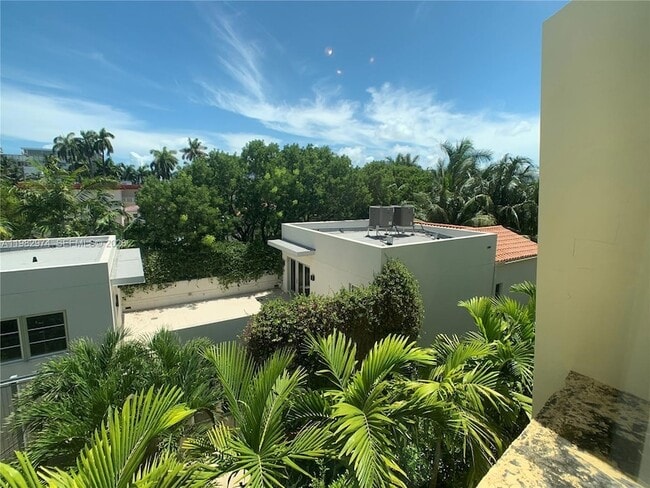 Building Photo - 1853 Jefferson Ave