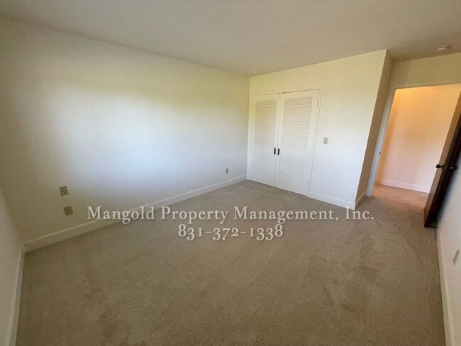 Building Photo - Beautiful 4-bed 2-bath Home with Cozy Fireplace, Front and Back Yards and Large Windows!