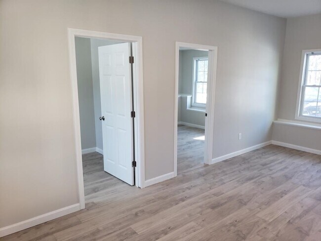 Building Photo - 2 Bancroft Rd