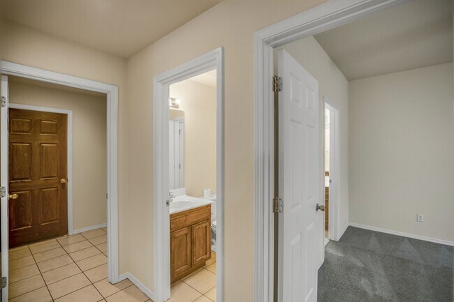 Building Photo - Great Duplex in Riverwalk Farms