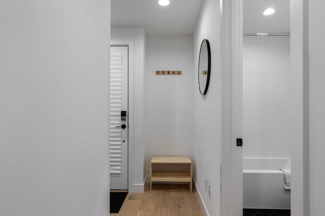 Building Photo - 129 11th Ave E