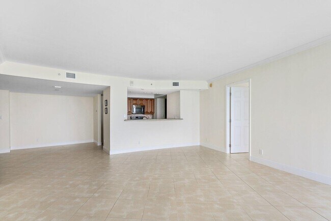 Building Photo - 3000 N Ocean Dr