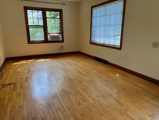Building Photo - 2644 E Lawn Ct