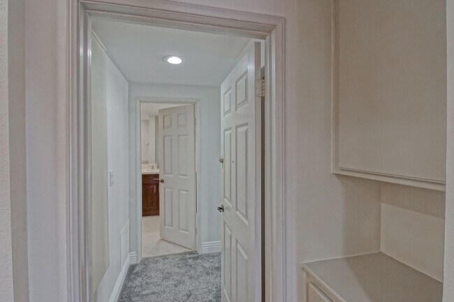 Building Photo - NICELY REMODELED, 2BR2.5BA, 1700 SQ FT CON...