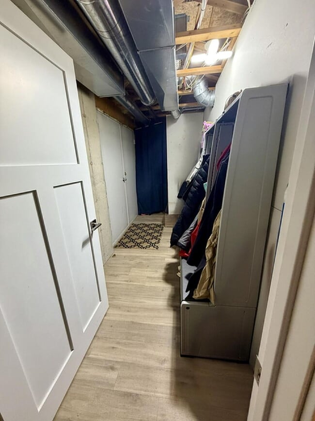 Building Photo - Designer 4 Bedroom Home with Sauna and Walk-Out Lower Level - Available May or June 1st