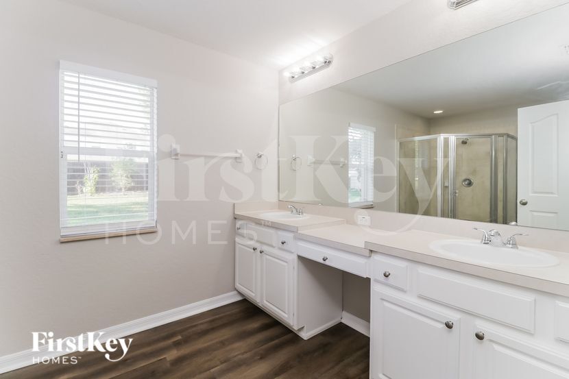 Building Photo - 11040 Red Coach St