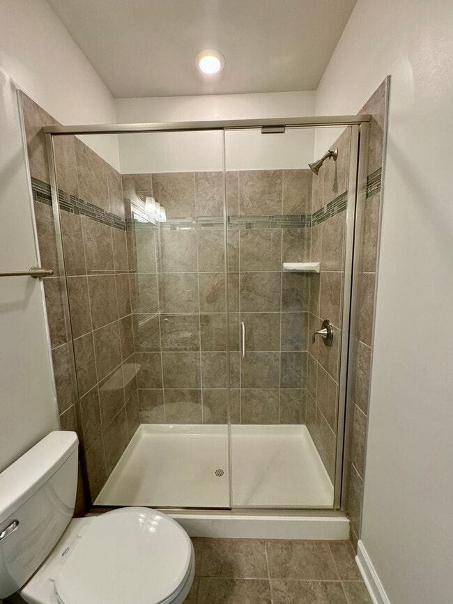 Building Photo - Beautiful 3BR/3.5BA Townhome in Rea Farms