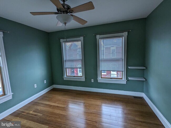 Building Photo - 306 N Locust St