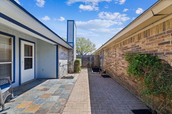 Building Photo - Beautiful  2 story home in Keller with Master Bedroom Downstairs