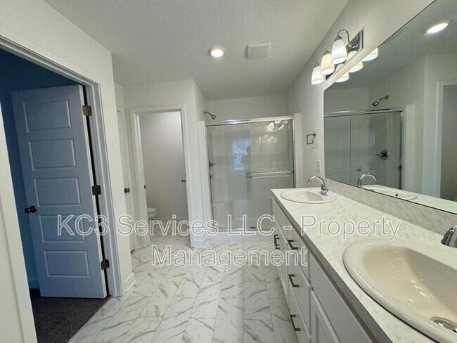 Building Photo - 3722 SW Knoxville Ct