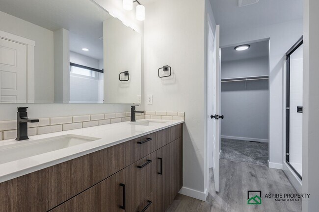 Building Photo - BRAND NEW 4 Bed 2.5 Bath Home