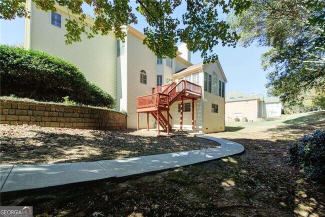 Building Photo - 2020 Ridge Gate Dr