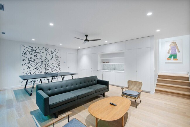 Building Photo - 60 Gansett Ln