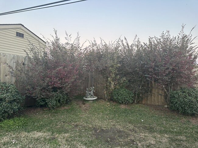 Building Photo - 3250 E Lafourche Ct