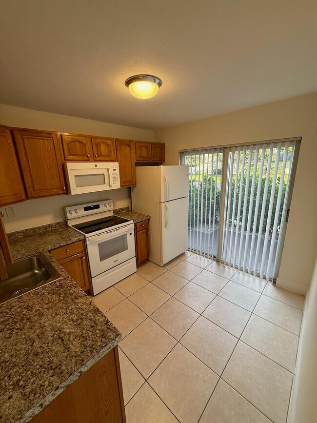 Building Photo - 3003 NW 5th Terrace