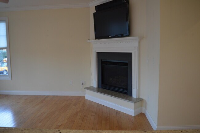 Building Photo - 606 Park Ave