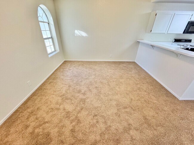 Building Photo - BRIGHT 2-BED CONDO LOCATED CENTRAL LAS VEGAS CONDO