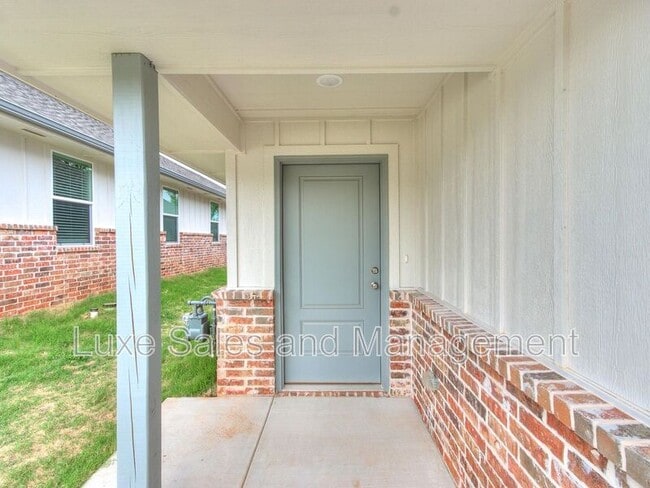Building Photo - 7307 NW 38th St