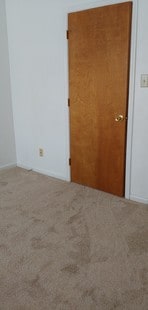 Building Photo - 2020 Elmhurst Ln