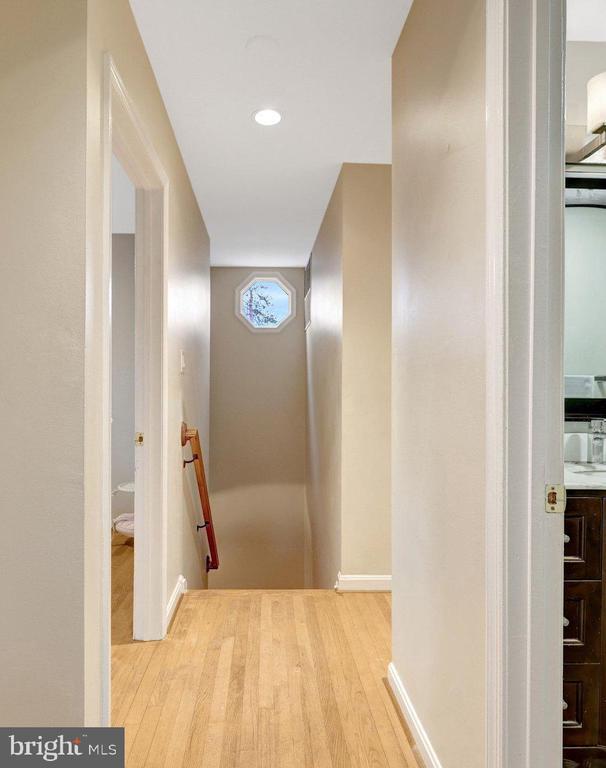 Building Photo - 2230 Carmichael Dr