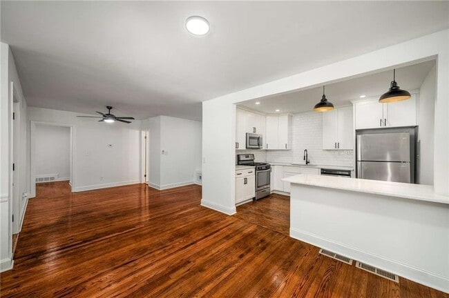 Building Photo - 1774 Laurelwood Dr SW