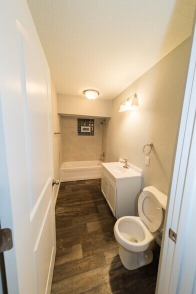 Full Bath - 3834 E Edgerton Ave