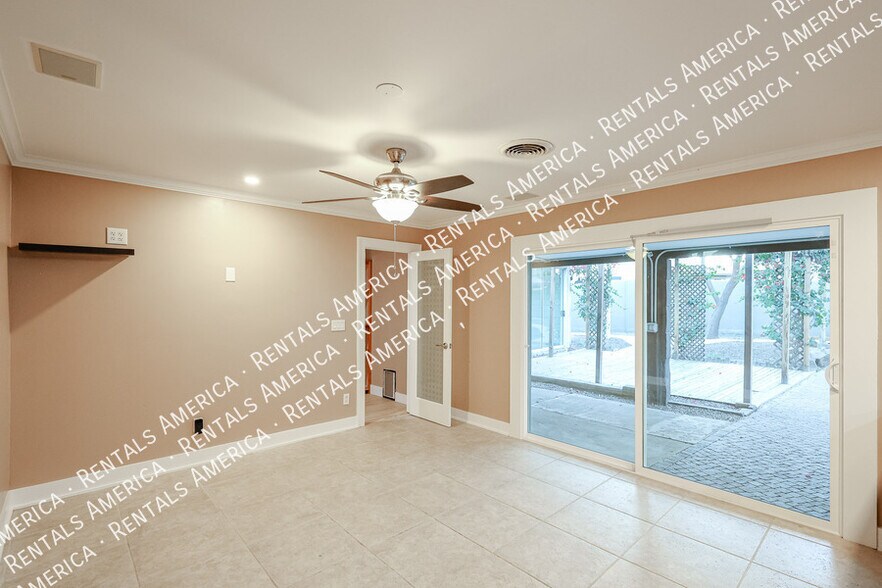 Building Photo - 1424 N Gene Ave