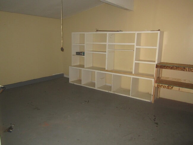 Building Photo - 6717 Southwind Dr