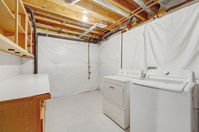 Building Photo - 6510 Stagecoach Ave