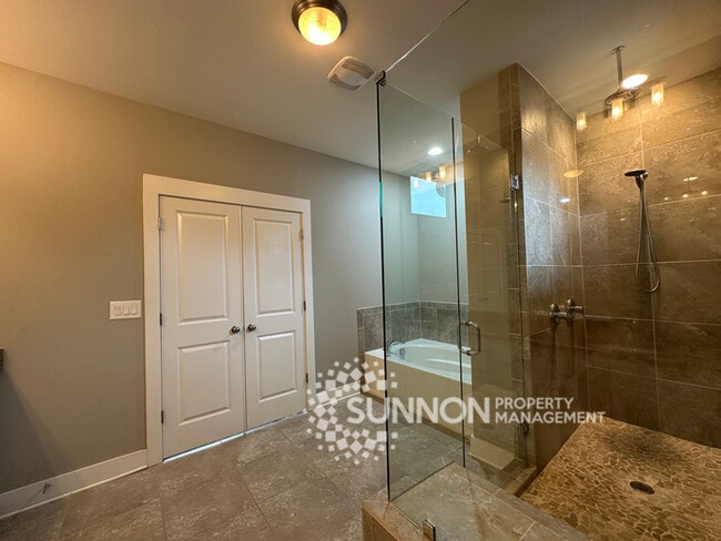 Building Photo - Beautiful 3-Story Townhome in the Heart of...