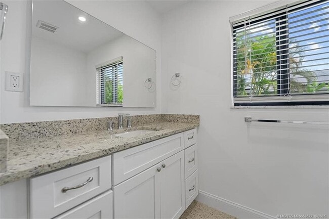 Building Photo - 1134 NW Spruce Ridge Dr