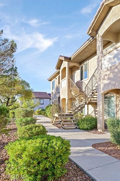 Building Photo - 2305 W Horizon Ridge Pkwy