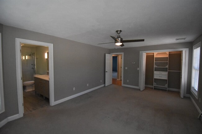 Building Photo - 2246 Elm St