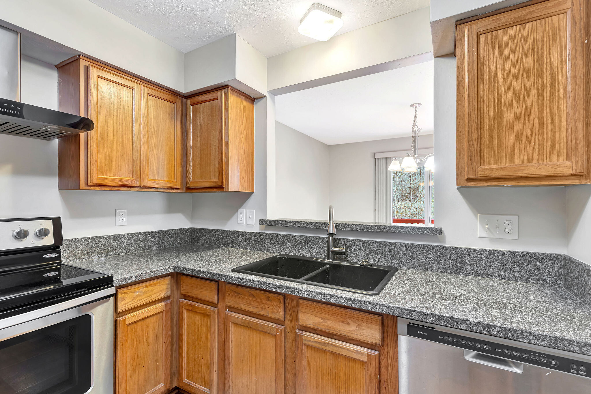 Building Photo - 76 Glenwood Ave