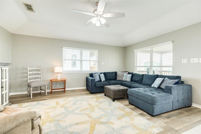 Building Photo - 23012 Verano Dr