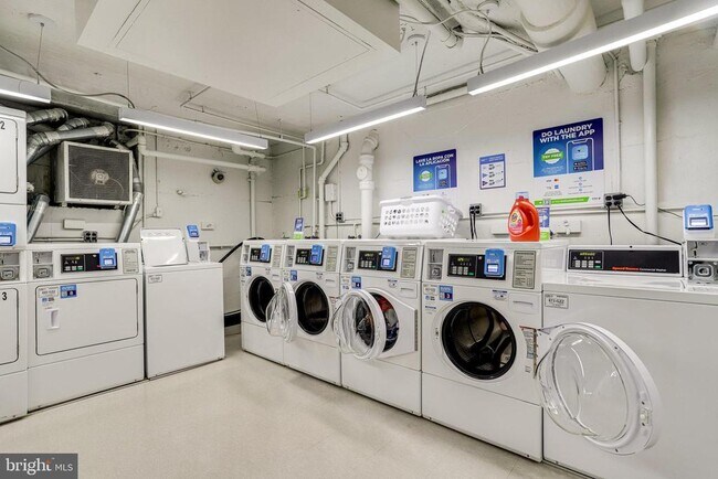 Building Photo - 1200 S Arlington Ridge Rd