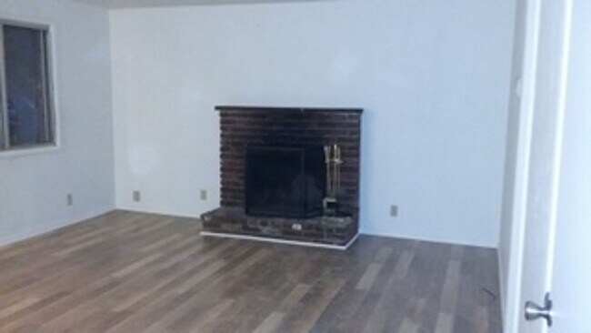 Building Photo - 286b