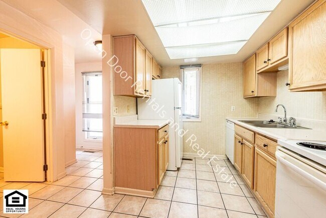 Building Photo - 15110 Tally Ho Dr
