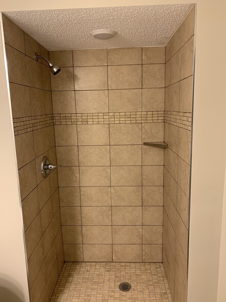 Building Photo - 810 73rd Way
