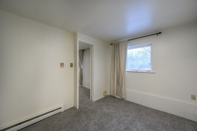 Building Photo - "Holiday Move-In Incentive – 50% Off First Month’s Rent"  Spacious 4-Bedroom Contemporary Home wi...