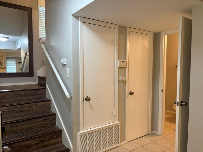 Building Photo - 1400 Vista Ridge Cove
